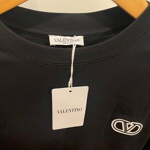 Valentino Embroidered Logo T-Shirt – Classic Elegance Redefined Black Medium